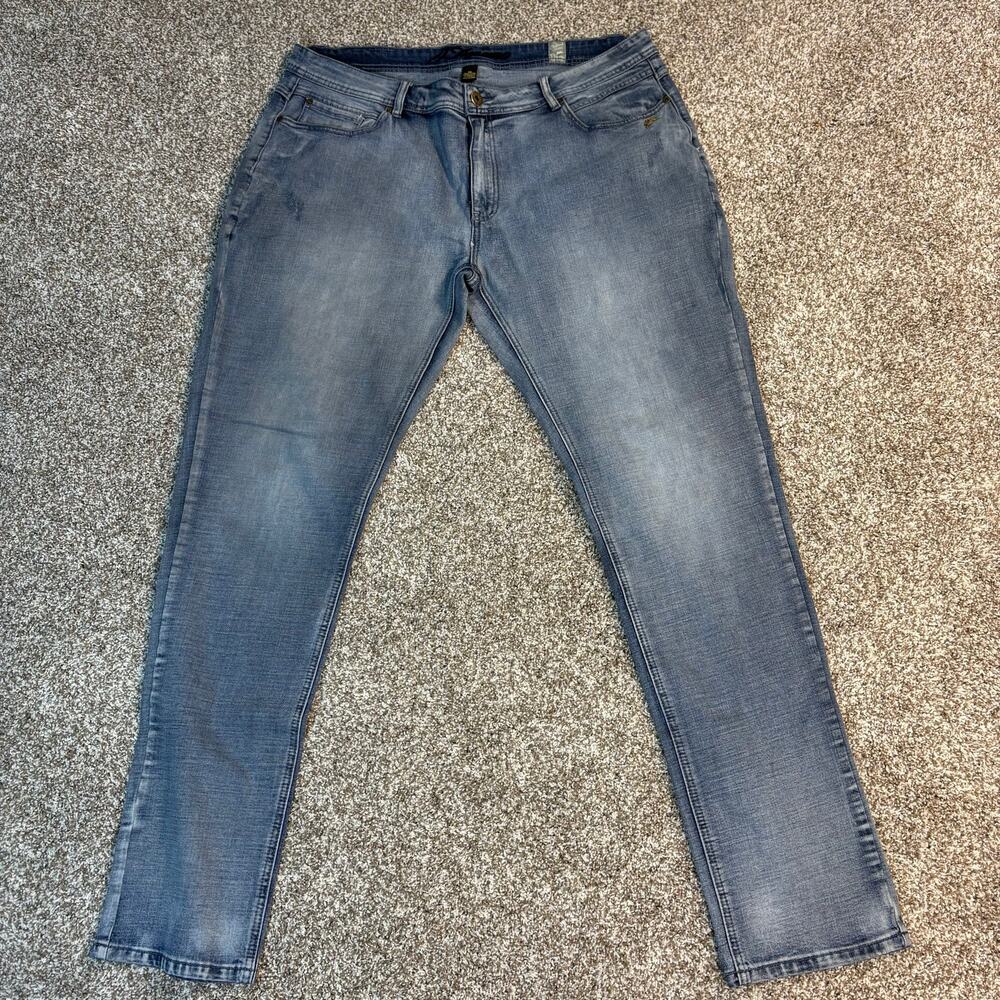 A. Tiziano Men’s Size 40 Light Wash Stretch Straight Leg Jeans Urban Denim